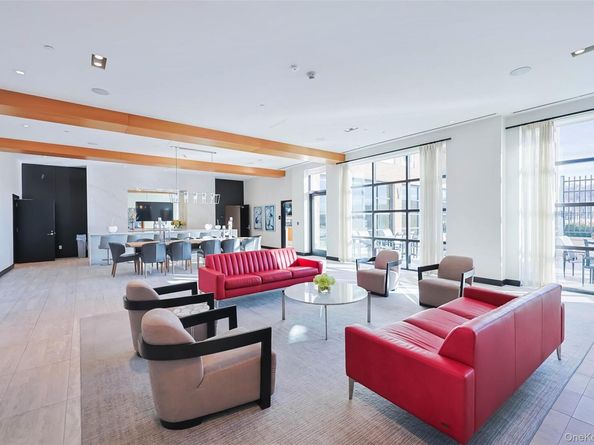 100 Garvies Point Road 1024, Glen Cove NY 11542