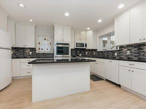 22 Sunset Trail 22, Bronx NY 10465