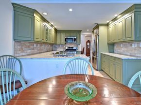 10 Oakdale Court, Ridge NY 11961