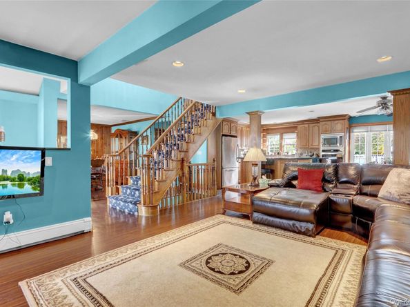 807 Cypress Drive, Franklin Square NY 11010