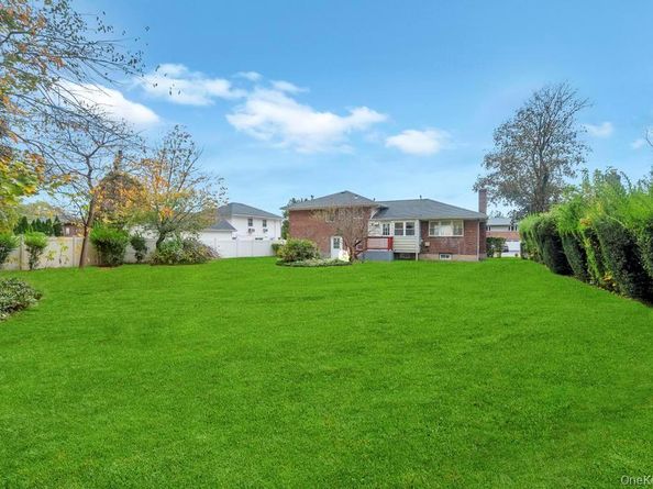 33 Eastfield Lane, Melville NY 11747