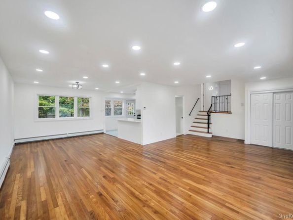 33 Eastfield Lane, Melville NY 11747