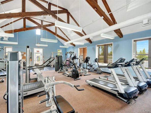 11 Northwood Blvd, Central Islip NY 11722