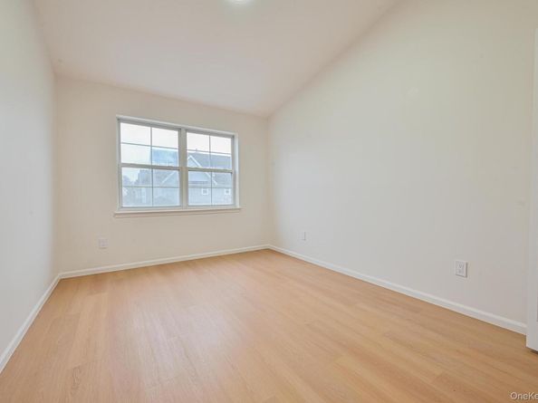 11 Northwood Blvd, Central Islip NY 11722