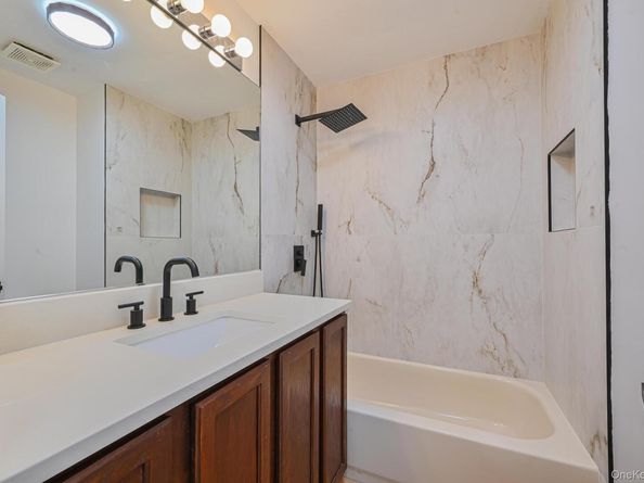 11 Northwood Blvd, Central Islip NY 11722