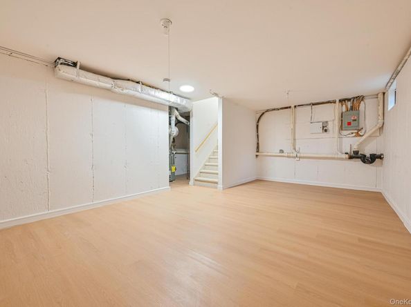 11 Northwood Blvd, Central Islip NY 11722