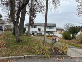 11 Bell Court, Ronkonkoma NY 11779