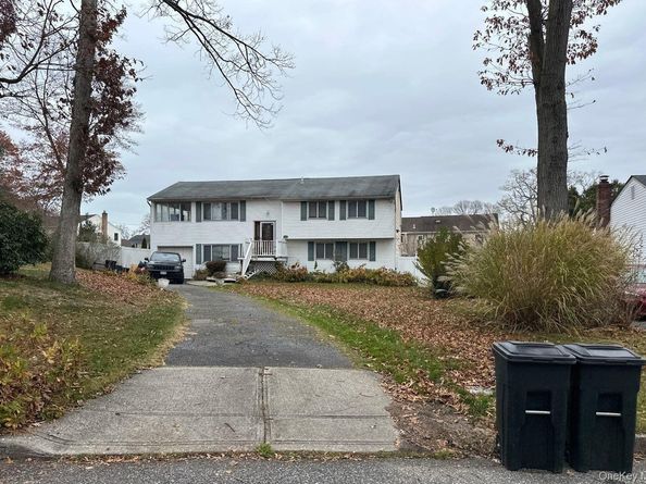 11 Bell Court, Ronkonkoma NY 11779