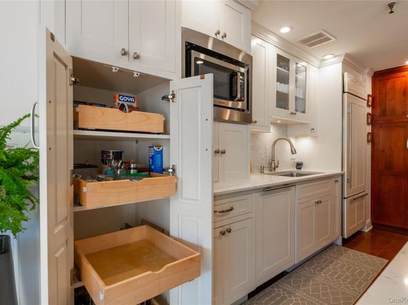 100 Hilton Avenue M4, Garden City NY 11530