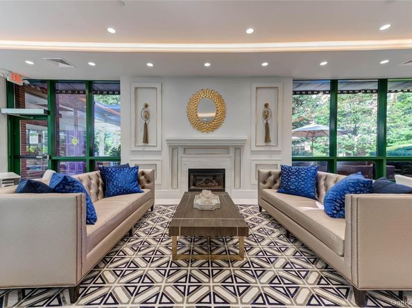 100 Hilton Avenue M4, Garden City NY 11530