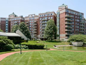 100 Hilton Avenue M4, Garden City NY 11530