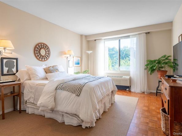 100 Hilton Avenue M4, Garden City NY 11530