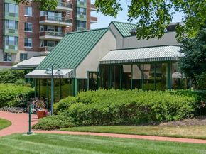 100 Hilton Avenue M4, Garden City NY 11530