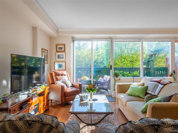 100 Hilton Avenue M4, Garden City NY 11530