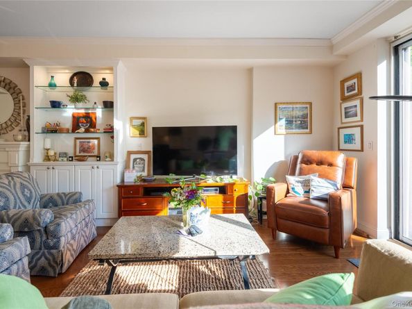 100 Hilton Avenue M4, Garden City NY 11530