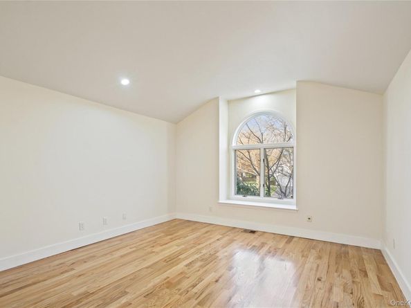 2 Heiko Court, Northport NY 11768