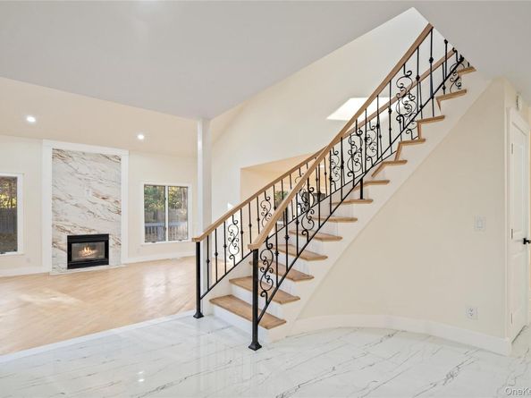 2 Heiko Court, Northport NY 11768