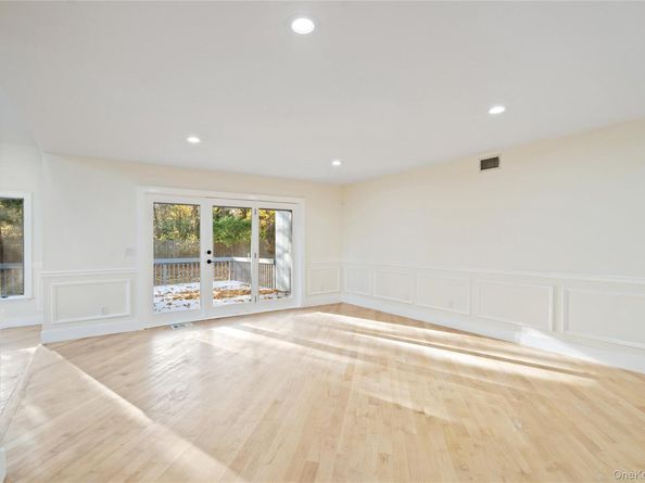 2 Heiko Court, Northport NY 11768