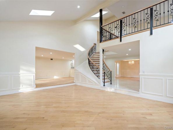 2 Heiko Court, Northport NY 11768