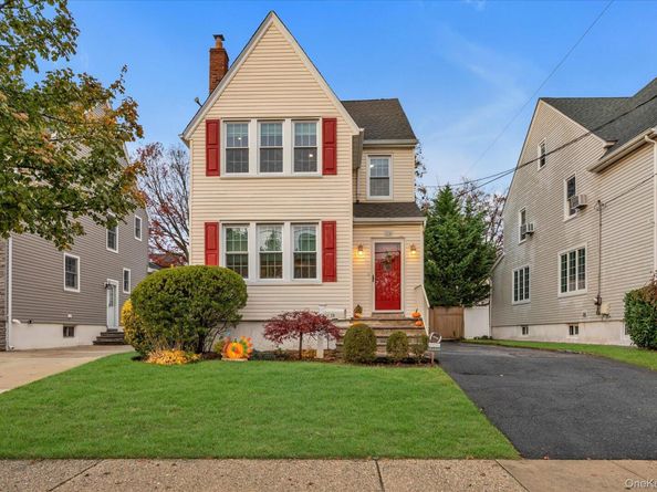 29 Orleans Road, Valley Stream NY 11581