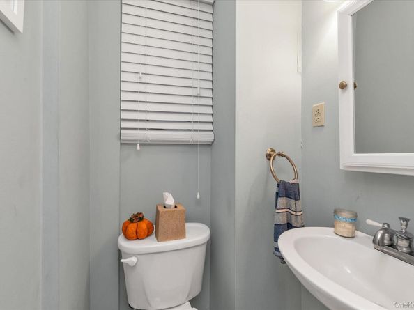 29 Orleans Road, Valley Stream NY 11581