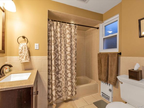 29 Orleans Road, Valley Stream NY 11581