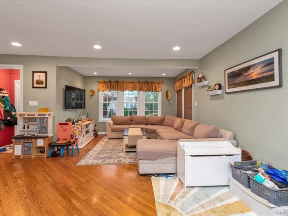 29 Orleans Road, Valley Stream NY 11581