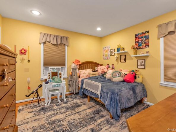 29 Orleans Road, Valley Stream NY 11581