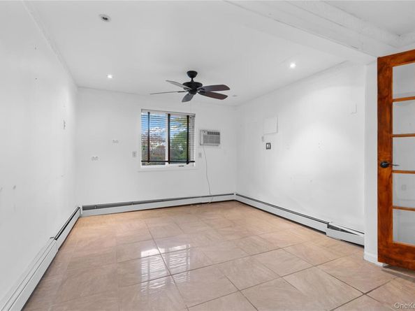 18 Pilgrim Lane, Westbury NY 11590