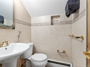 18 Pilgrim Lane, Westbury NY 11590