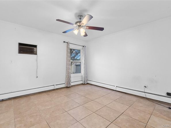 18 Pilgrim Lane, Westbury NY 11590