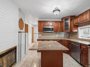 18 Pilgrim Lane, Westbury NY 11590