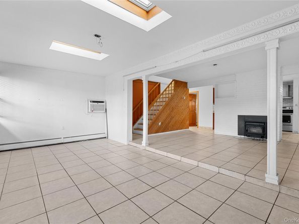 18 Pilgrim Lane, Westbury NY 11590