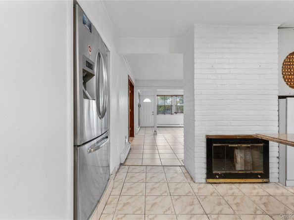 18 Pilgrim Lane, Westbury NY 11590