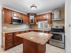 18 Pilgrim Lane, Westbury NY 11590