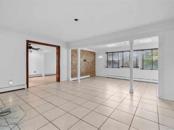 18 Pilgrim Lane, Westbury NY 11590