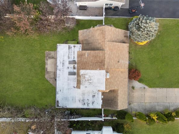 18 Pilgrim Lane, Westbury NY 11590