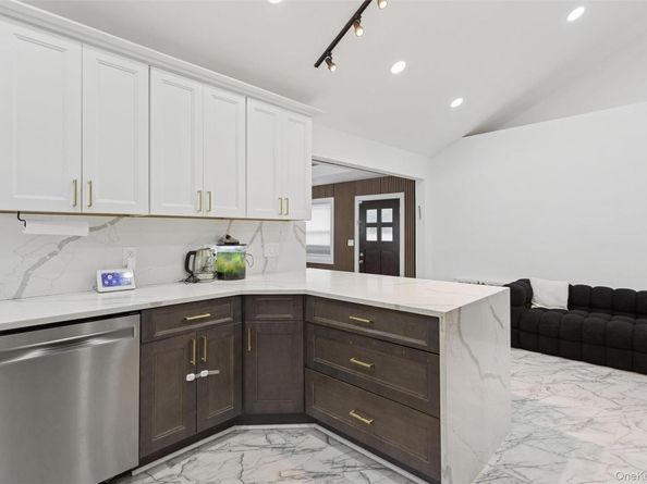 84 Rosedale Road, North Woodmere NY 11581