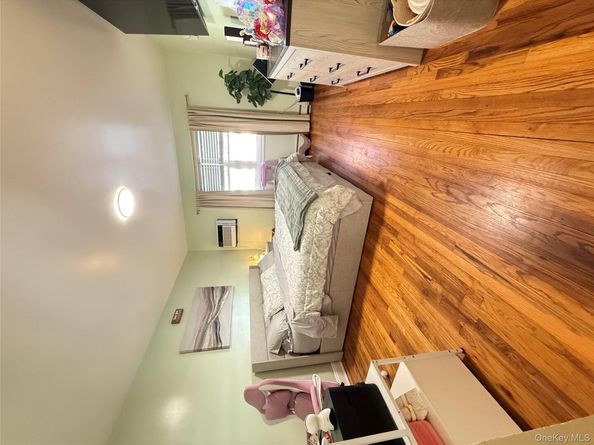 22411 Kingsbury Avenue A, Oakland Gardens NY 11364