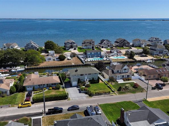 15 Marlin Road, East Quogue NY 11942