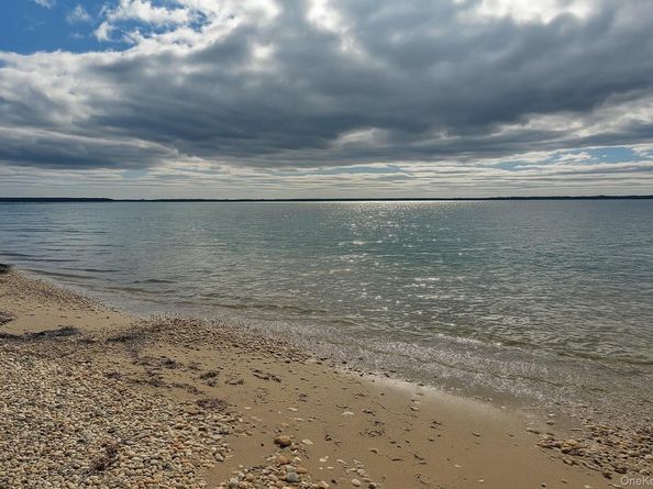 4 Pine Tree Court, East Quogue NY 11942