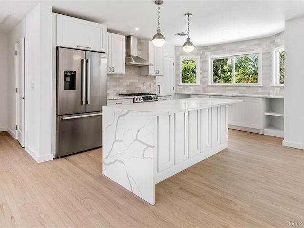 4 Pine Tree Court, East Quogue NY 11942