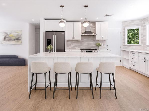 4 Pine Tree Court, East Quogue NY 11942