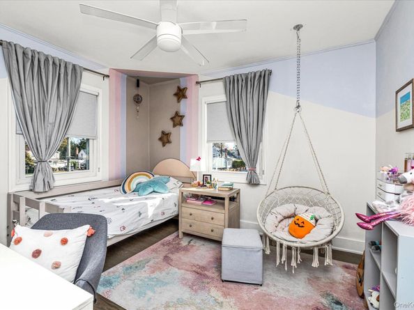 13 Gotham Street, Valley Stream NY 11581