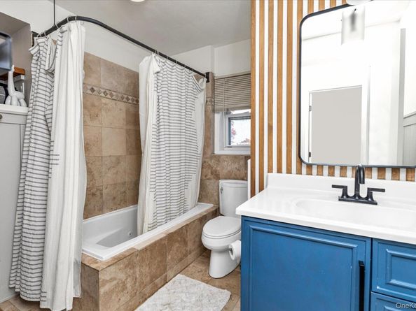 13 Gotham Street, Valley Stream NY 11581