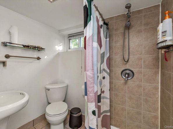 13 Gotham Street, Valley Stream NY 11581