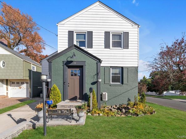 13 Gotham Street, Valley Stream NY 11581