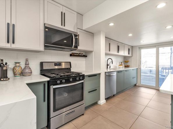 13 Gotham Street, Valley Stream NY 11581