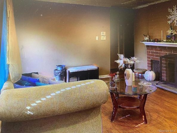 54 Robert Street, Freeport NY 11520