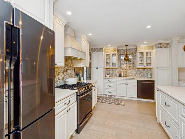 62 14th Street, Hicksville NY 11801